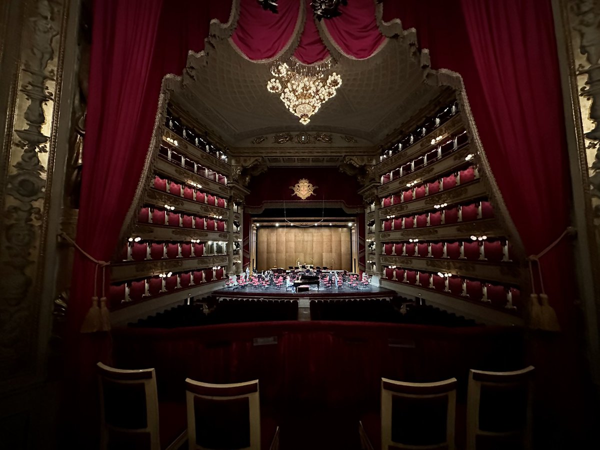 Very happy to be back at @teatroallascala for Beethoven with @herascasado 🎹 🎶