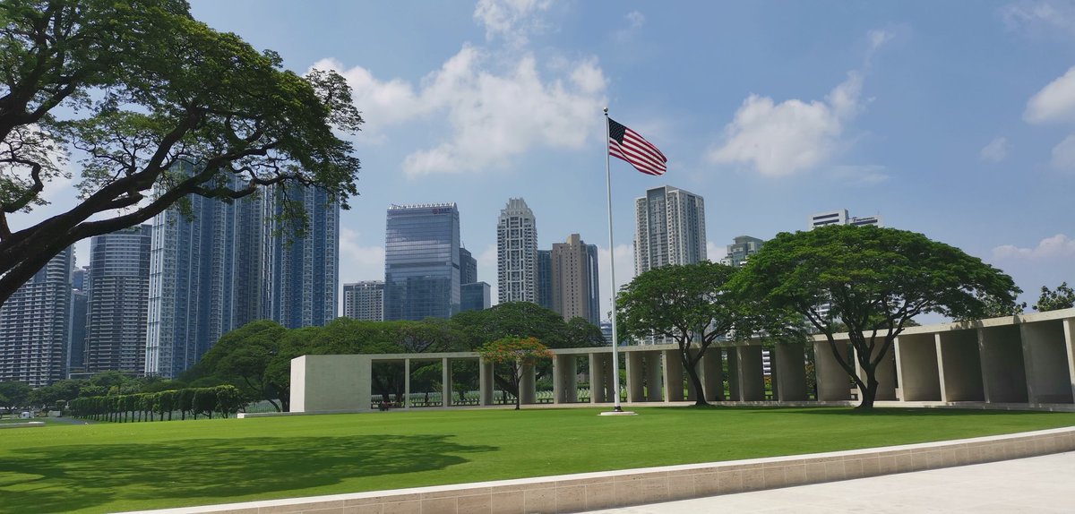 Real_Fact_Truth's tweet photo. Memorial day in Manila https://t.co/NNeNqpabcJ