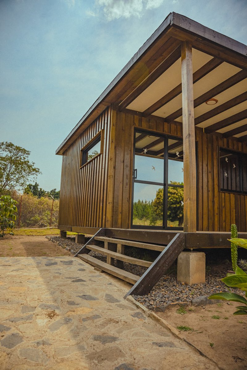 As easyhousing.org we believe that a home that is sustainable social and scalable is green, for example in this home we built in Arua, we used locally sourced timber from @GreenResources by that we create demand for more tree planting.

This home was equiped with ...