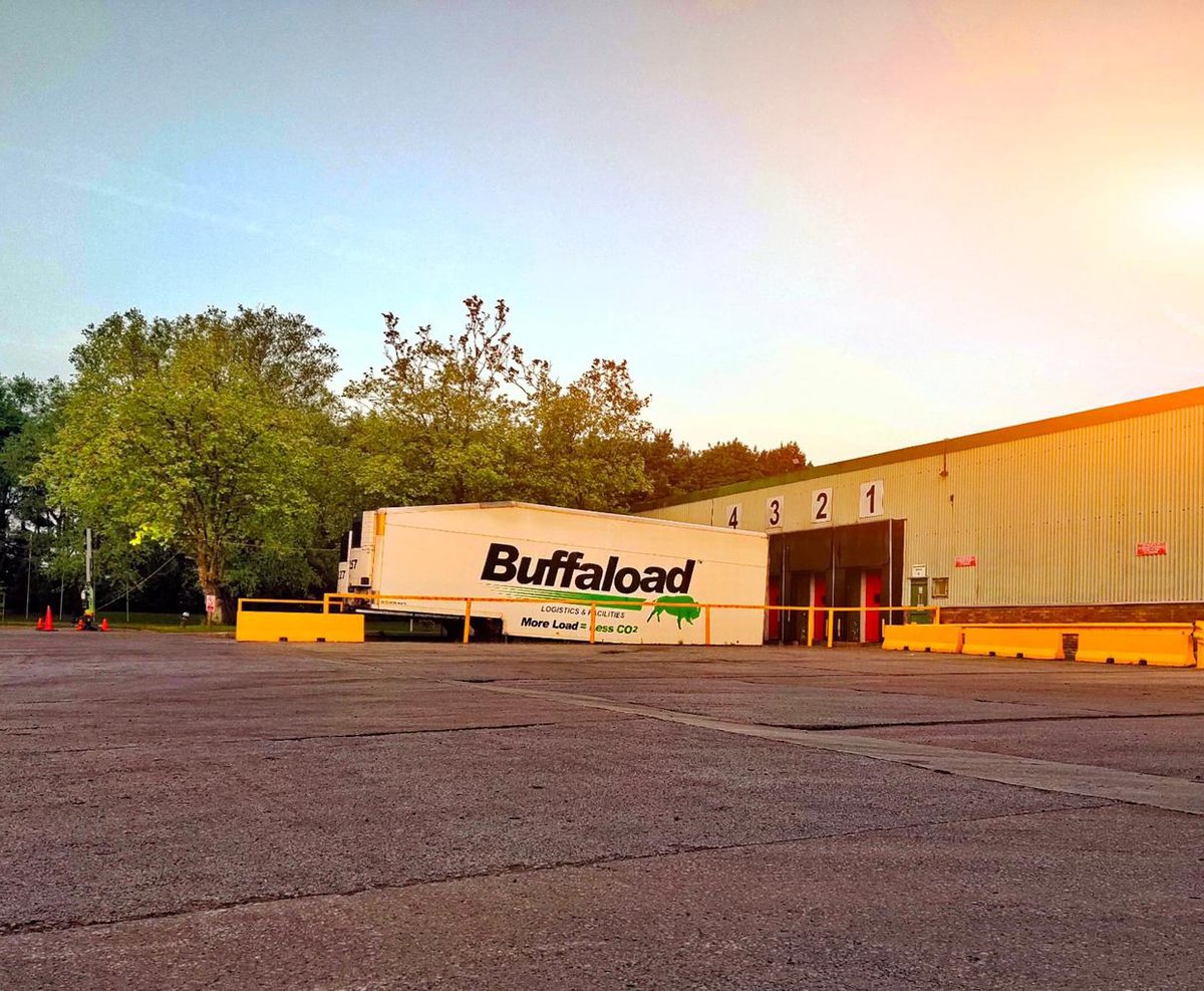 Arshid Ali shared a pic taken at our Skelmersdale depot.
#buffaload #skelmersdale #coldchain #summer #sunshine #POV #adayinthelife #truckers #reefertrailer