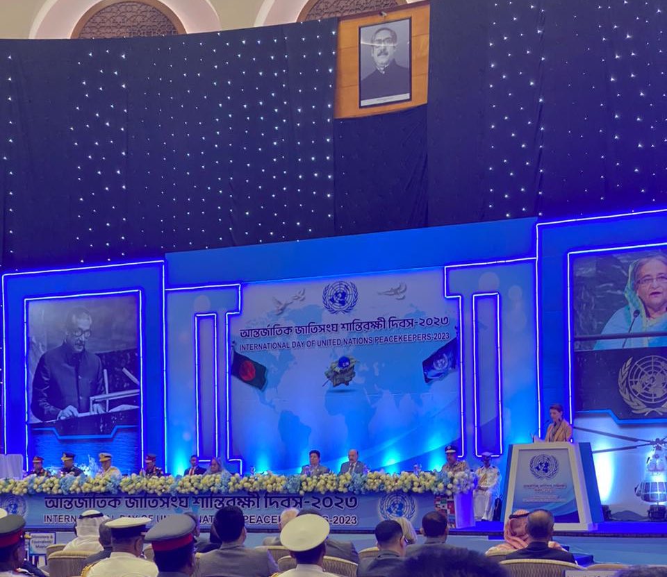 UNinBangladesh's tweet photo. ‘🇺🇳is grateful to 🇧🇩 for its significant contribution to peacekeeping, as well as for the professionalism &amp; caliber of the soldiers &amp; policemen &amp; women it deploys’- says UN Resident Coordinator @GwynLewis12 in continuation to mark the International Day for UN peacekeepers. https://t.co/v220wgtKGL