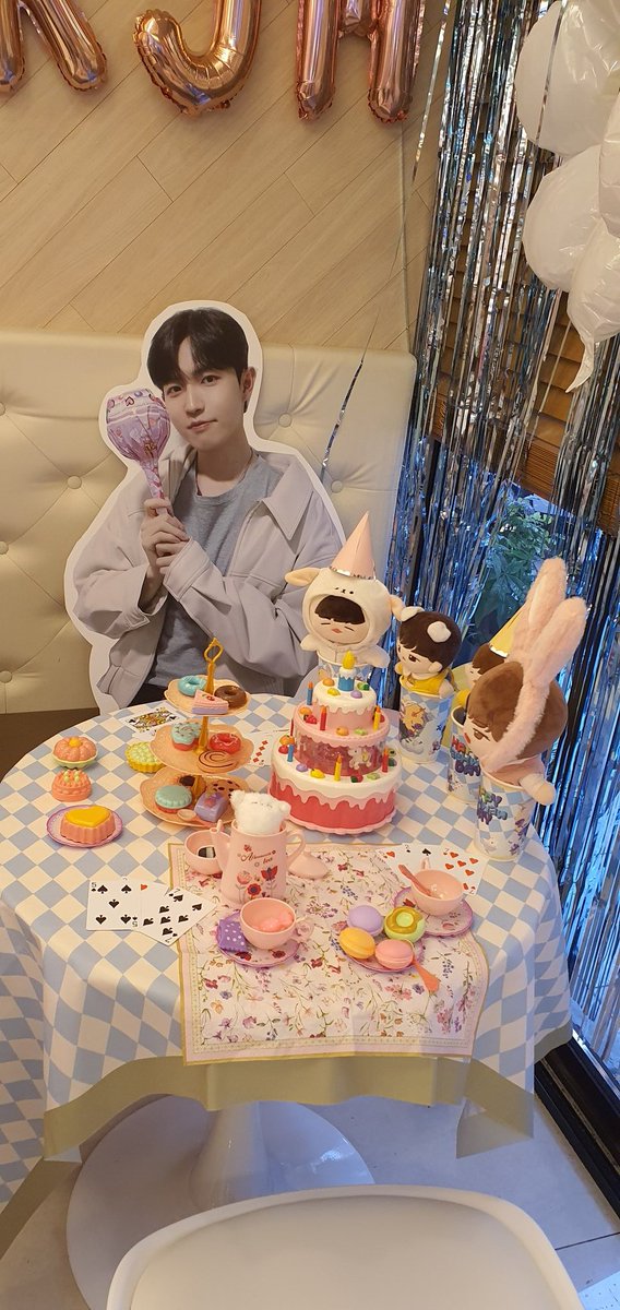 museke27's tweet photo. 230528 째니생축카페 투어 in 양천 (8)
이름부터 재화니를 위한 것 같은 카페527
동네사랑방같은 느낌의 카페였는데
짼토끼의 향연이라 어쩐지 싱기방기~!
비오는 저녁이라 조용히 친구들과
짼토끼 구경할 수 있어서 좋았음
#김재환 #KIMJAEHWAN #가장빛나는5월의너_이상한나라의짼토끼_서울 #카페527 https://t.co/CYAvZWpv8f