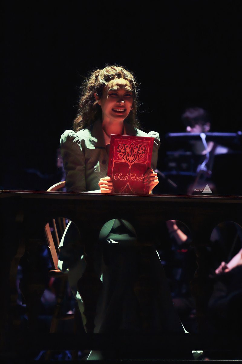 230528 레드북 낮
옥주현 - 안나
#지니픽쳐