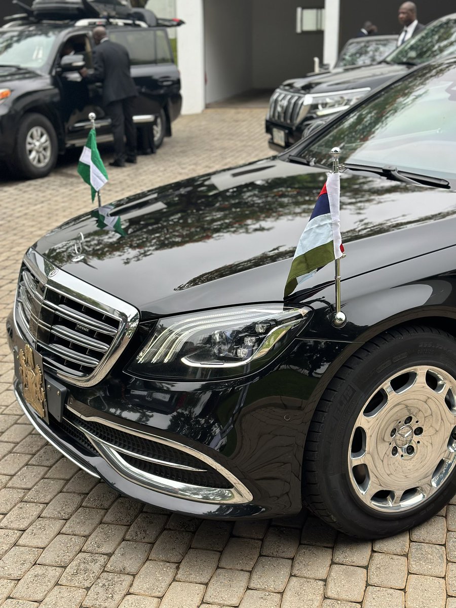 BashirAhmaad's tweet photo. Ready to serve the outgoing President Muhammadu Buhari for the final moment. https://t.co/qVdrIU4TNH