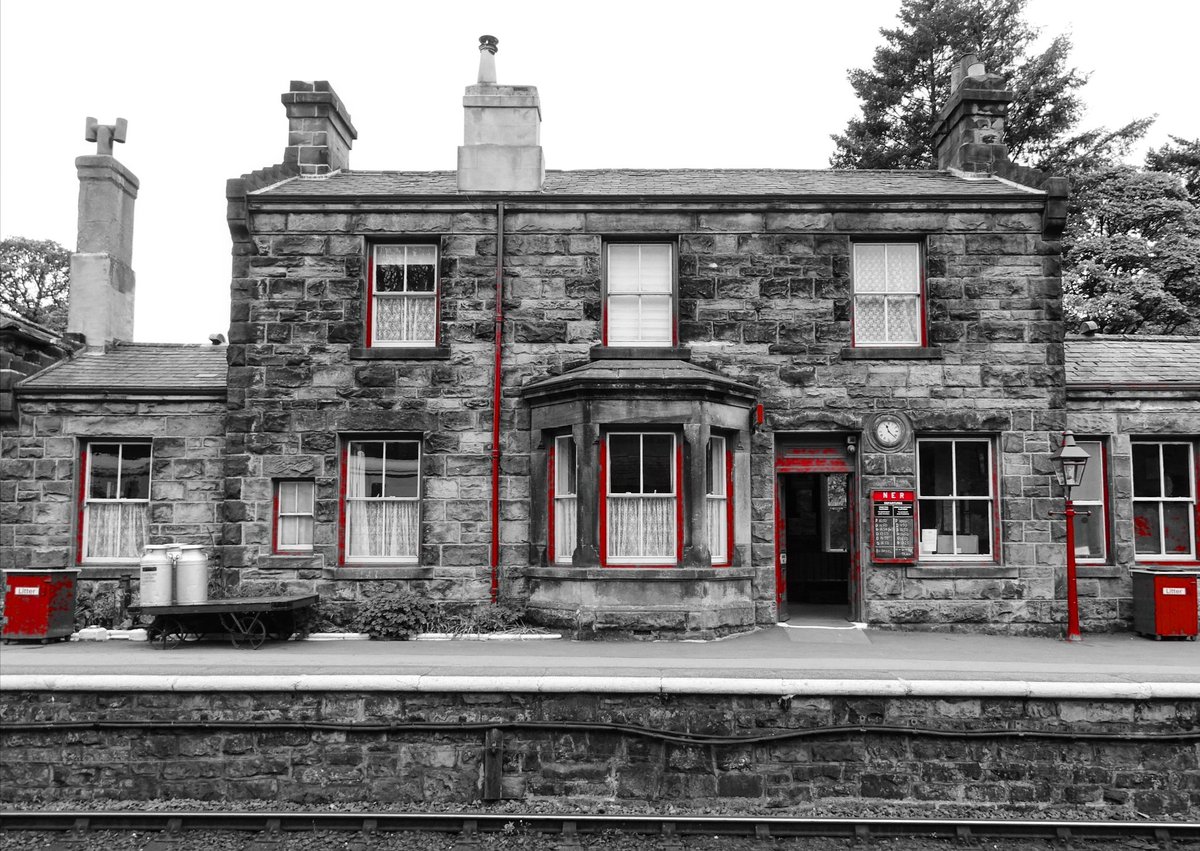 Goathland Station #goathland #goathlandstation #station #stationhouse #railway #railwaystation #steam #steamrailway #northyorkshire #nymr #northyorkshiremoorsrailway #harrypotter #heartbeat #blackandwhite #colourpop #red #photography #iloveyorkshire