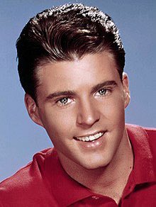 #OnThisDay 🗓️ in 1961, #RickyNelson started a two week run at No.1 on the US singles chart with 'Travellin' Man'. 

The B-side was the #GenePitney song 'Hello Mary Lou'. 🎶