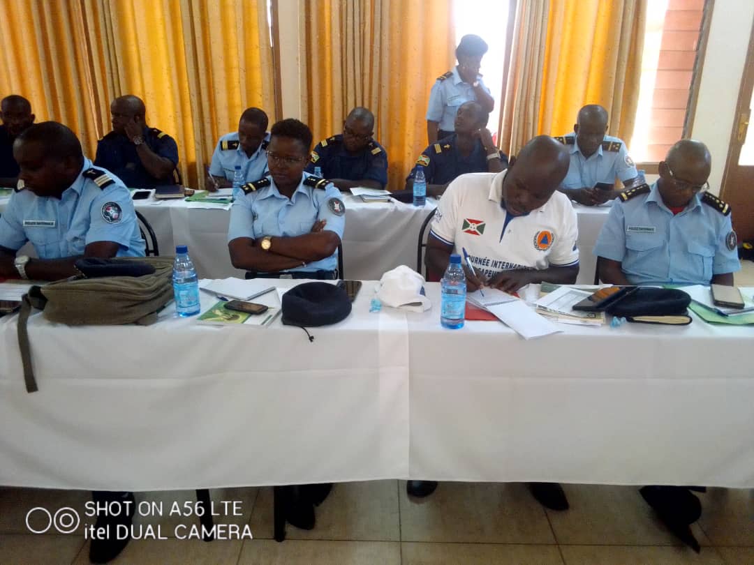 Burundi_Police's tweet photo. Session de sensibilisation des cadres de la @Burundi_Police en guérison des traumatismes des adultes organisée par la Société Biblique du Burundi,ce 29/5/2023 au King's Conférence Center. Cette session a été ouverte par le #DGESS qui a représenté le Ministre du @MininterInfosBi. https://t.co/SEOlKrAJOp
