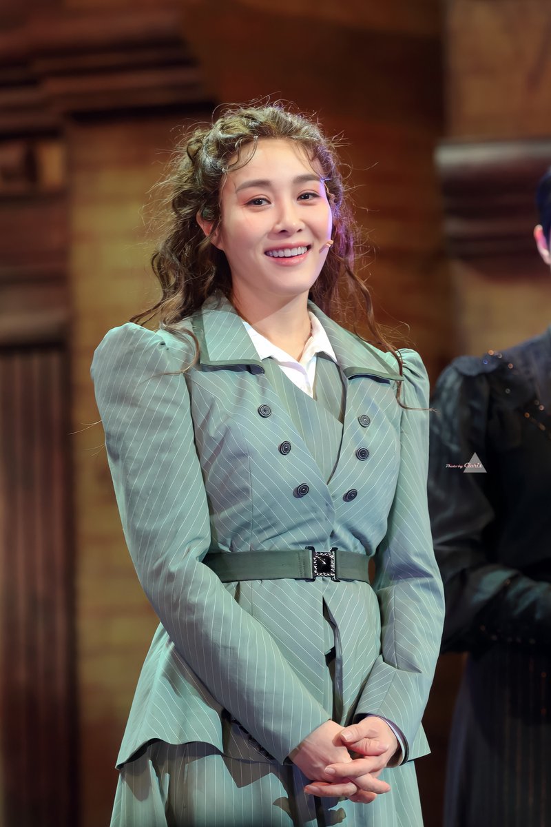 230528 레드북 낮
옥주현 - 안나
#지니픽쳐