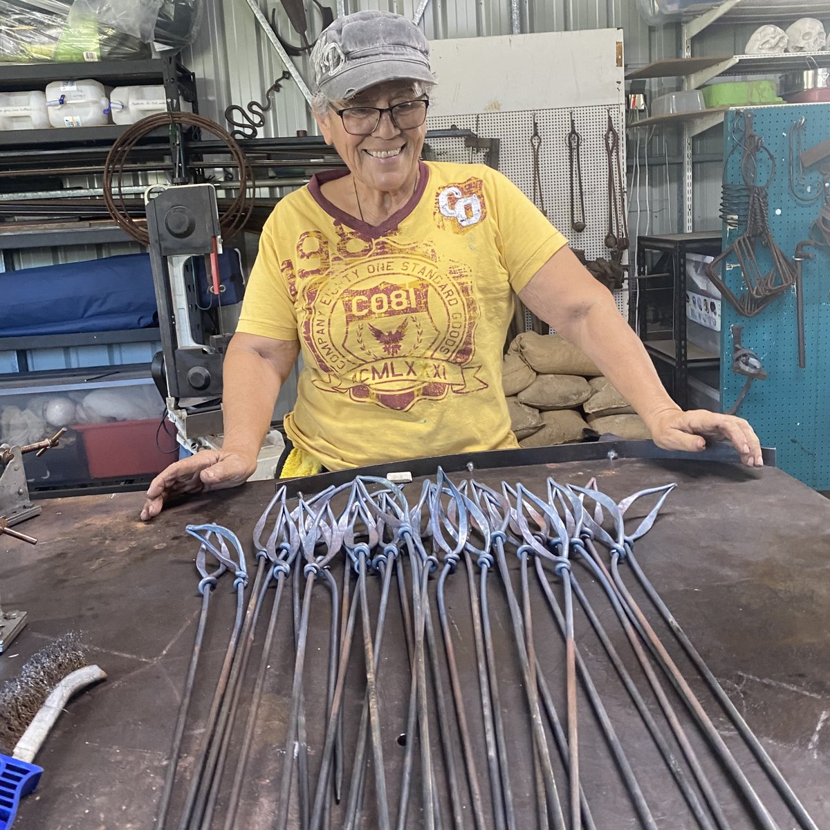 DeniseAxelsen's tweet photo. Spent the day with my amazing friend Jo, forging new shapes for my sculptures. Excited to see how this form will evolve. #ArtisticJourney #ShapeExploration #blacksmithonblockchain
@VHorizonArt https://t.co/CzR1CHPOGV