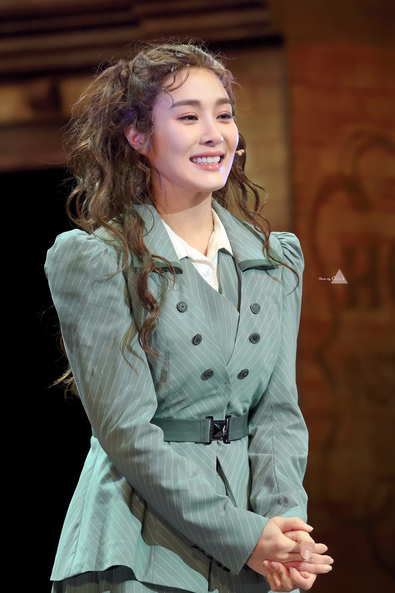 230528 레드북 낮
옥주현 - 안나
#지니픽쳐