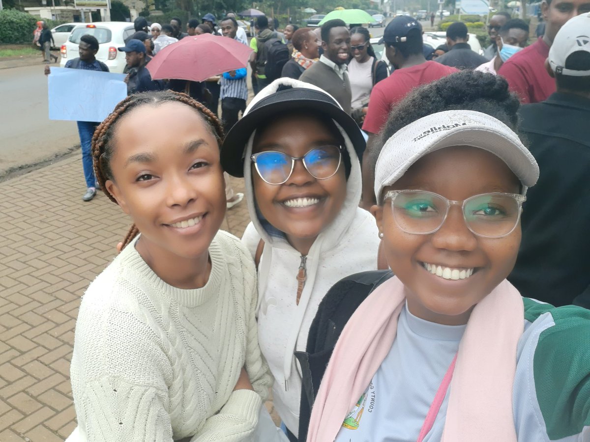 E_Kapanga's tweet photo. #paymedicalinternsKE
@Nakhumicha_S 
@MOH_Kenya 
@kmpdu 
@citizentvkenya
@ntvkenya
We are here for the colleagues who have to choose between food and fare, rent and decent clothing, those who cry at the thought of work without money. Pay medical interns! https://t.co/YKy2Xw5gFM