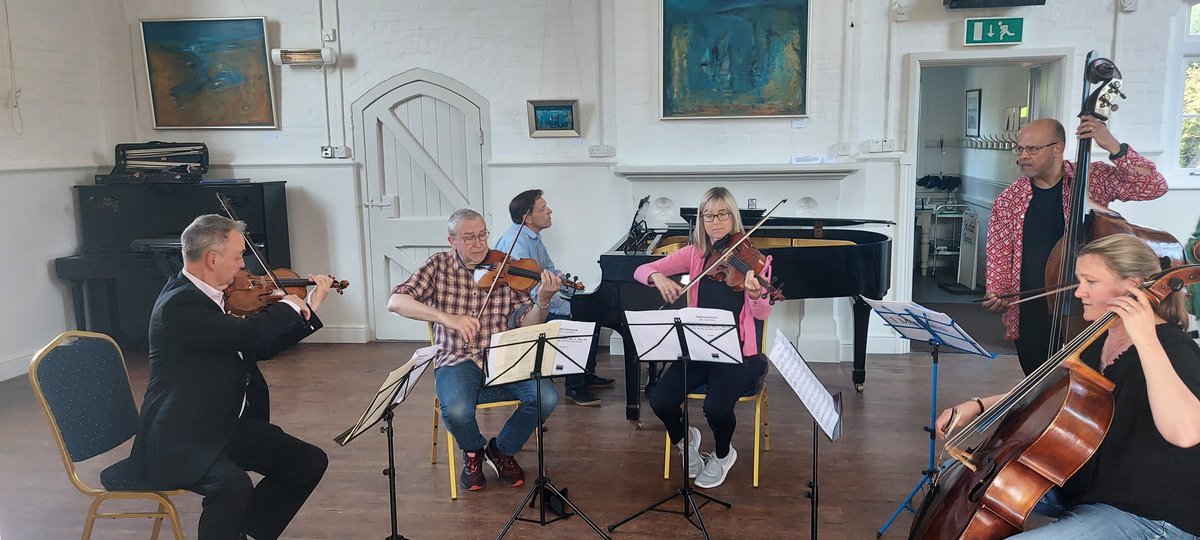 Rehearsing with the @Victoria4tet for our concert at Music in the Burnhams on Saturday evening. Music by Beethoven/Lachner, Rossini and Dvorak was on the programme. And what an enjoyable debut performance with this wonderful quartet of musicians. 
@BenHollandVln