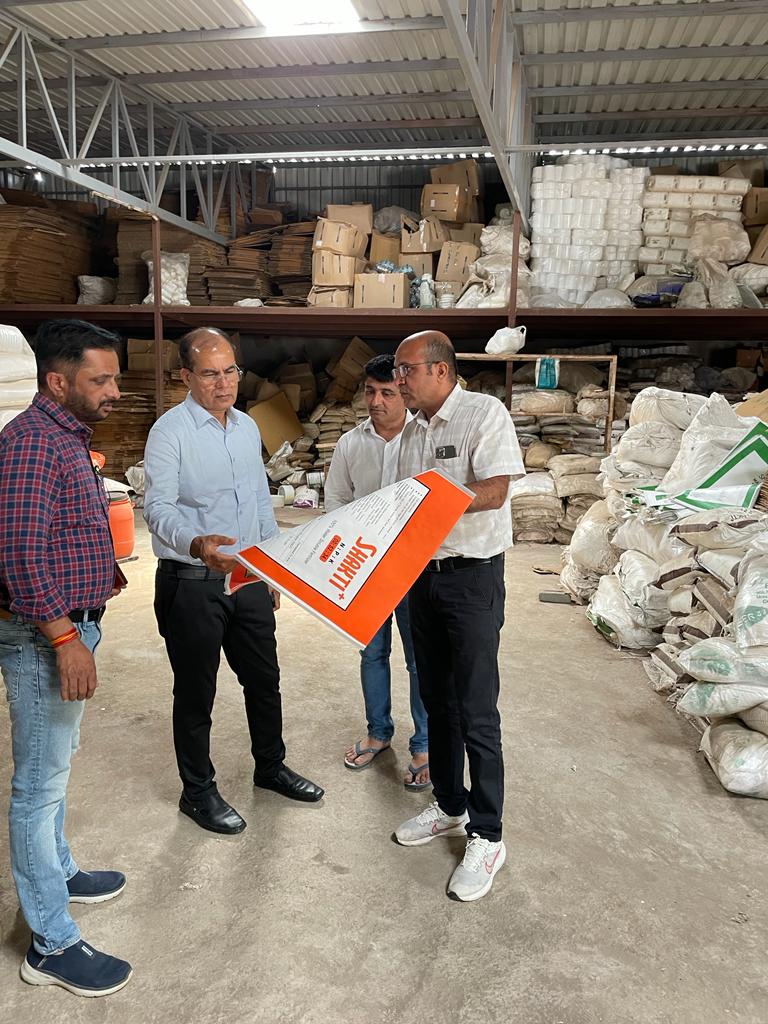 gaiclofficial's tweet photo. માન. એમ.ડી. શ્રી એ ગુજરાત એગ્રો સાથે એમ્પેનલમેન્ટ થયેલ એગ્રો ઇનપુટ સપ્લાય કરતી કંપનીના મેન્યુફેકચરિંગ યુનિટની મુલાકાત લઈ એગ્રો ઇનપુટના વધુ વેચાણ માટે જરૂરી સૂચનો કર્યા. @AKRAKESHIAS1 @dipst2003 @RaghavjiPatel https://t.co/RZnWO8SW78