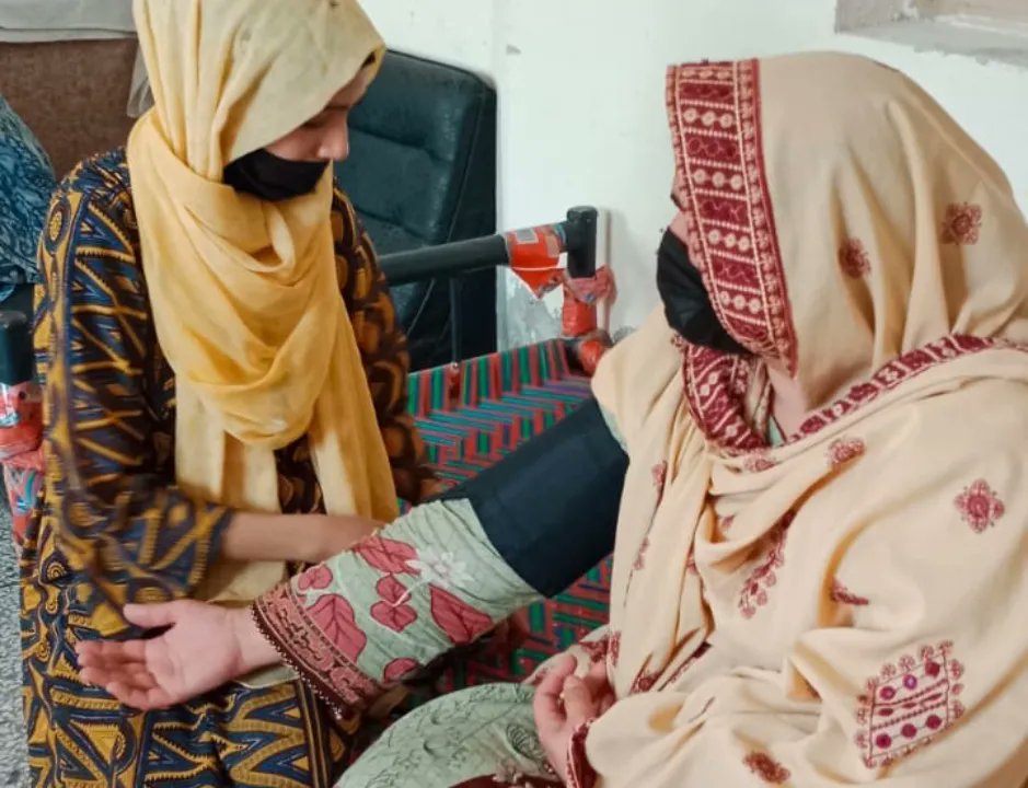 A #HealthAwarenessSession was organized by WOICE Team Rawalpindi.Dr. Sadia Arif taught the participants how to protect themselves from spinal cord problems. Mrs. Muntaha Nadeem gave a briefing on Mental Health Issues in Women and Solutions. She also gave therapy to the womem.
