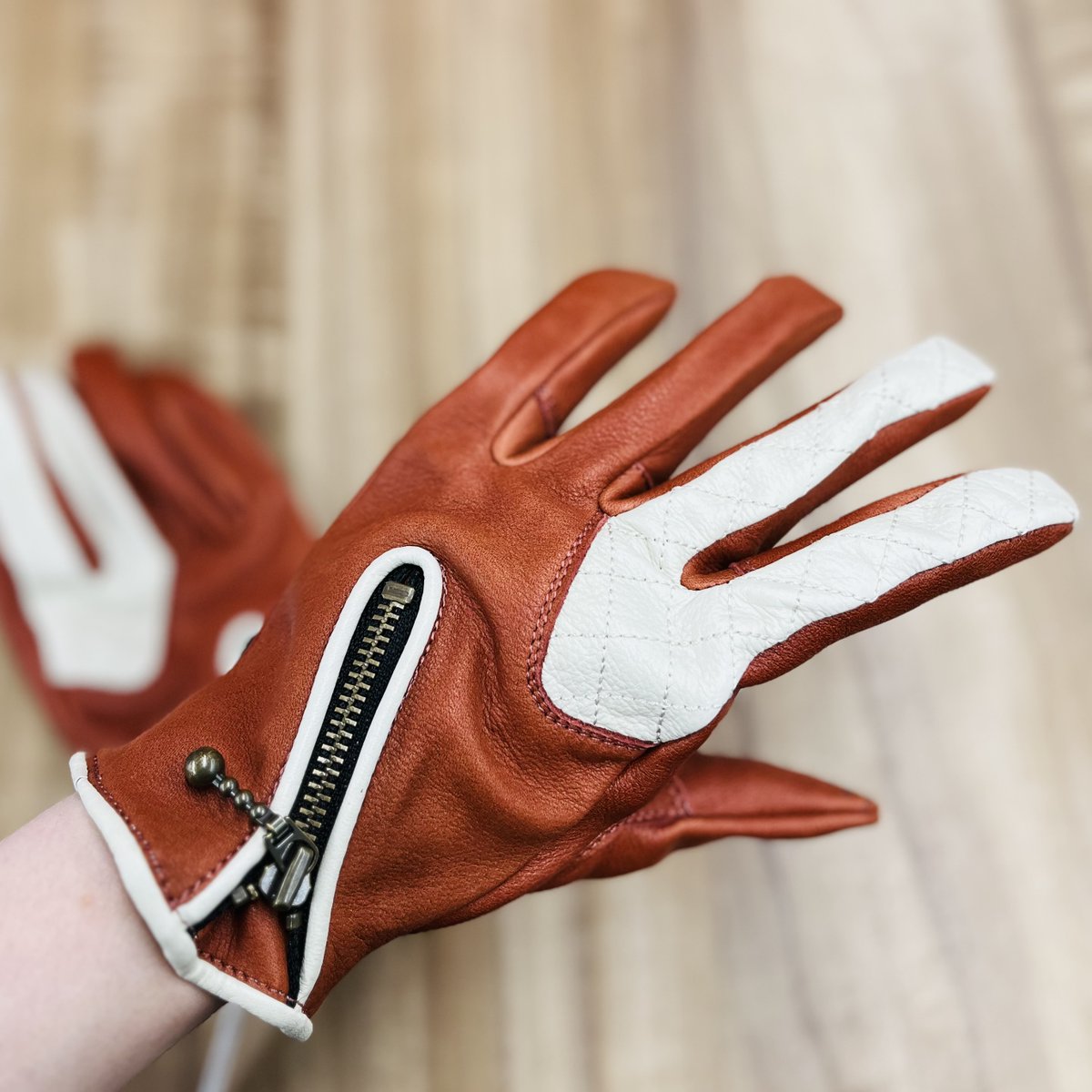 RicolandKashiwa's tweet image. 🌼女性ライダーの為に女性ライダーが創ったレディースグローブ🌼入荷しましたよー🤗
#モトスタイル東京 #MaxFritz #GENIUS の
ジョイントプロジェクト💪

ricoland.co.jp/information/20…

#ライコランド #ライコランド柏店