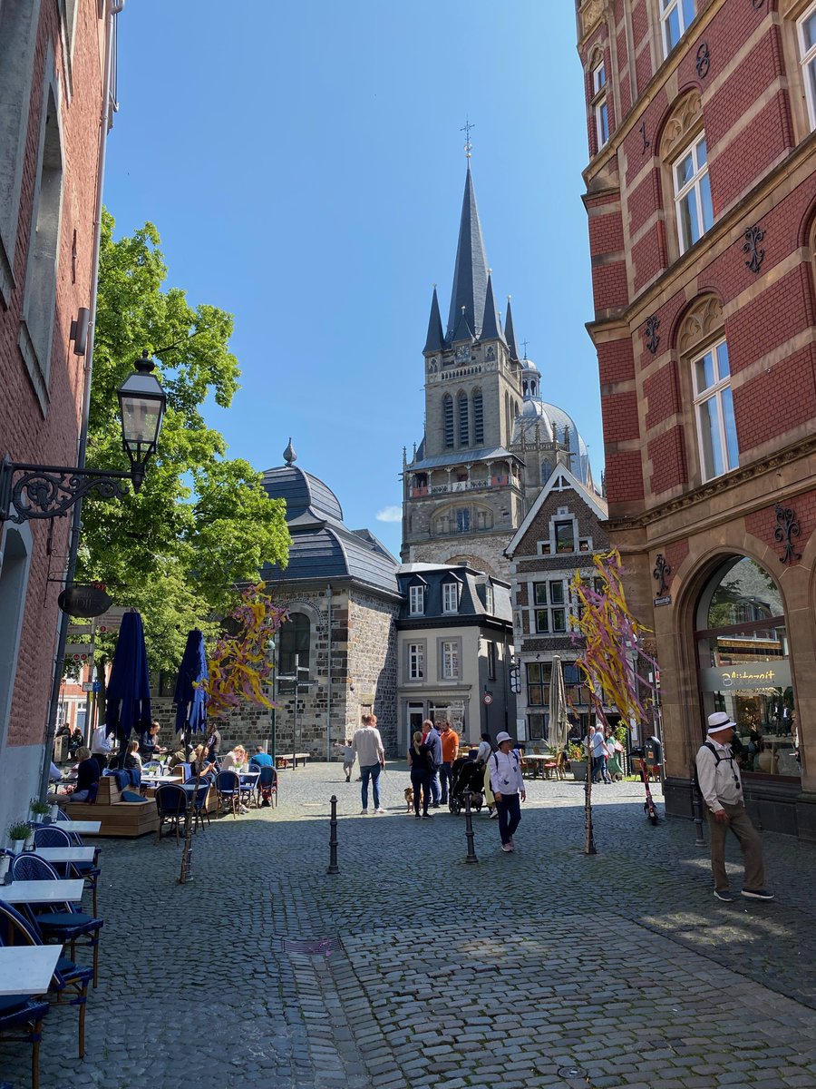 Pazar günü bir kaç saatliğine Aachen'a uğradık. Köln'e bu kadar yakın olmasına rağmen ilginç bir şekilde ilk kez  buraya uğrama fırsatı bulduk.

Bu postu niye atıyorum?