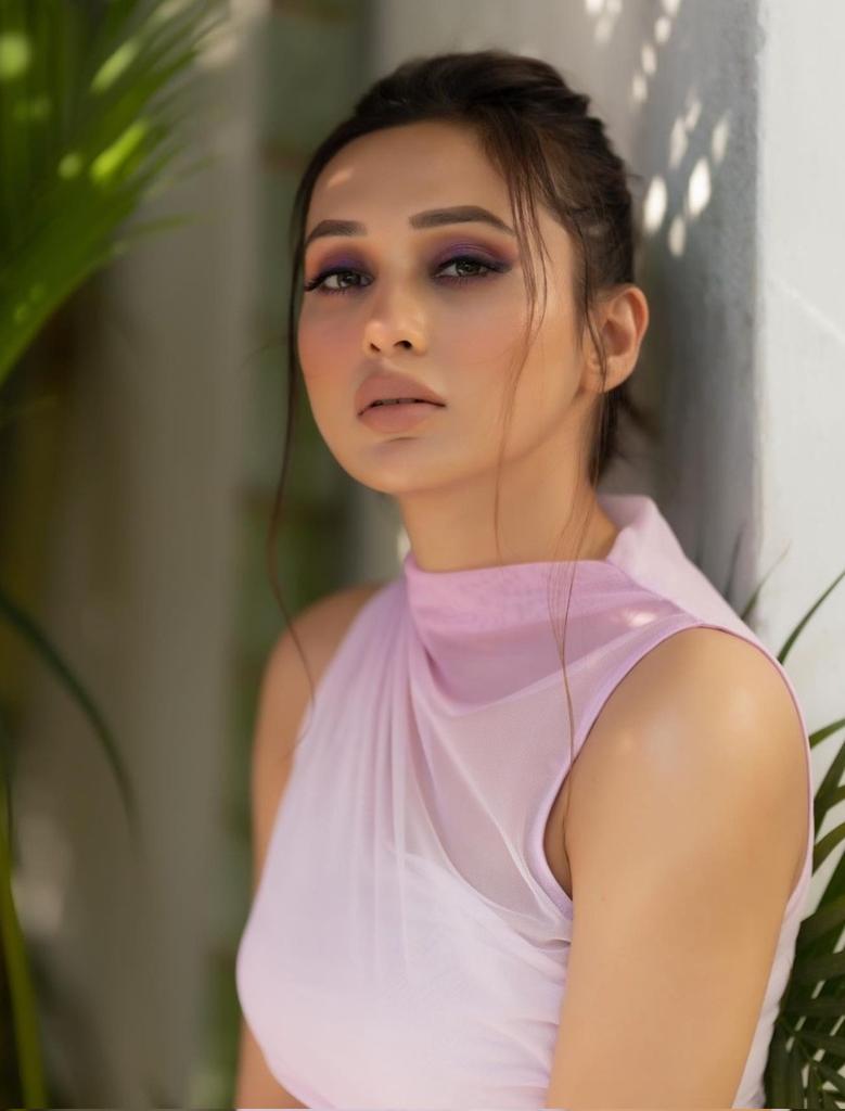 #MimiChakraborty looks lovely in a chic outfit💞