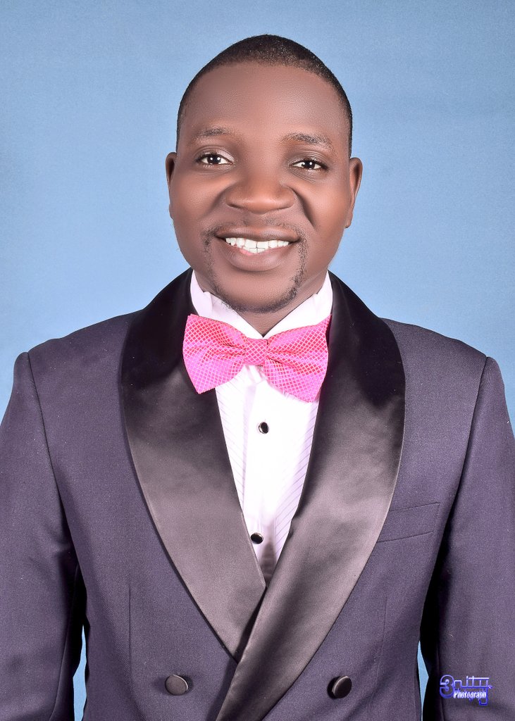 Mr_idonShow's tweet photo. Because today is a Holiday
Let me bless you with face cards of a LEADER in the making.
📌🇳🇬 Always put Nigeria First
📸:@3nittystudios
#STRATEGIST 
#May29th https://t.co/P4OUaaagP9
