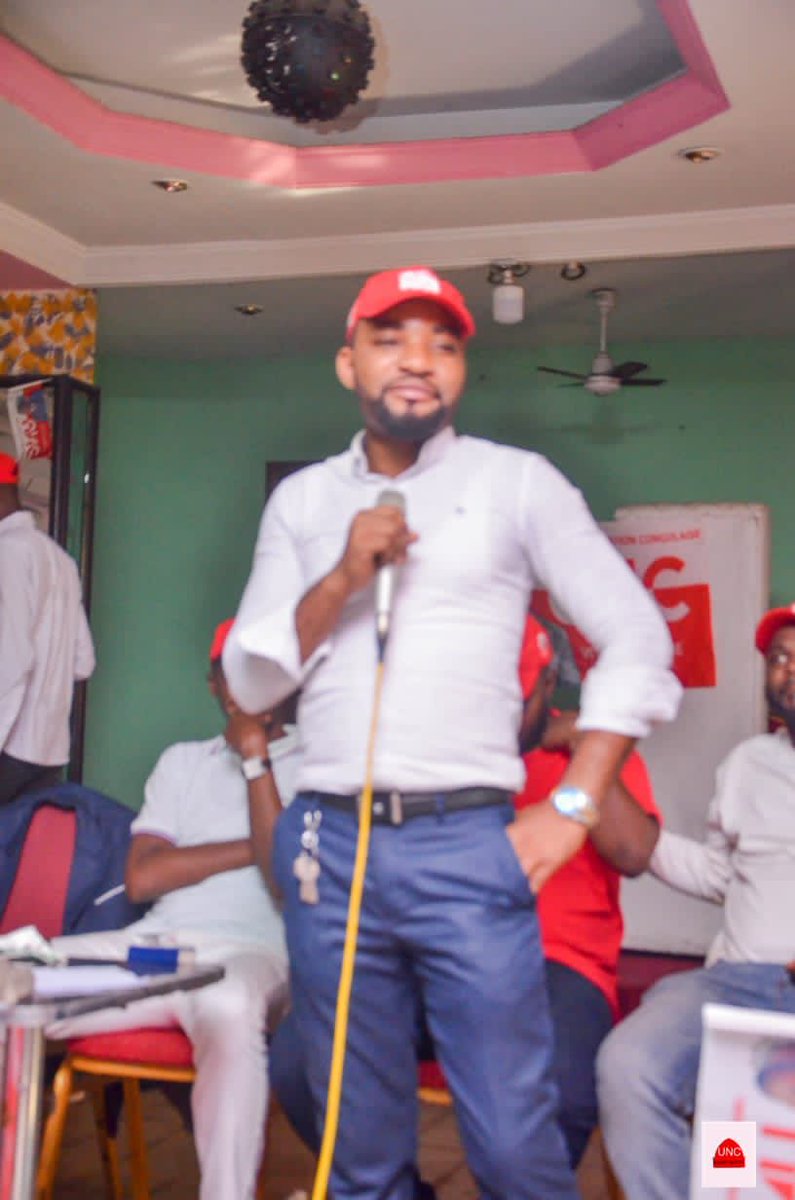 drjckisoni's tweet image. Le week-end dernier le kamerhiste @OmbaKasongo a réuni des jeunes pour échanger avec eux sur les #bérets #rouges de  Vital Kamerhe afin de les convaincre à intégrer Ce mouvement qui  prêche le kamerhisme et qui souhaite voir le mwalimu diriger ce pays un jour.
@RemyBongungu