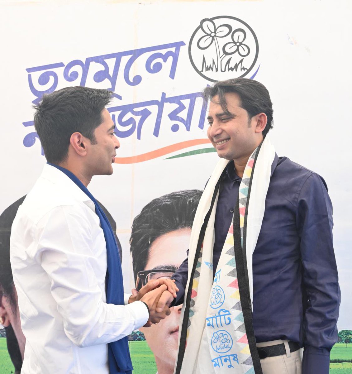 AITCofficial's tweet photo. Today, during the ongoing #JonoSanjogYatra in the presence of Shri @abhishekaitc, INC MLA from Sagardighi Bayron Biswas joined us. We wholeheartedly welcome him to the Trinamool Congress family! 

To strengthen your resolve to fight against the divisive and discriminatory politics of BJP, you have chosen the right platform. Together, we will win!