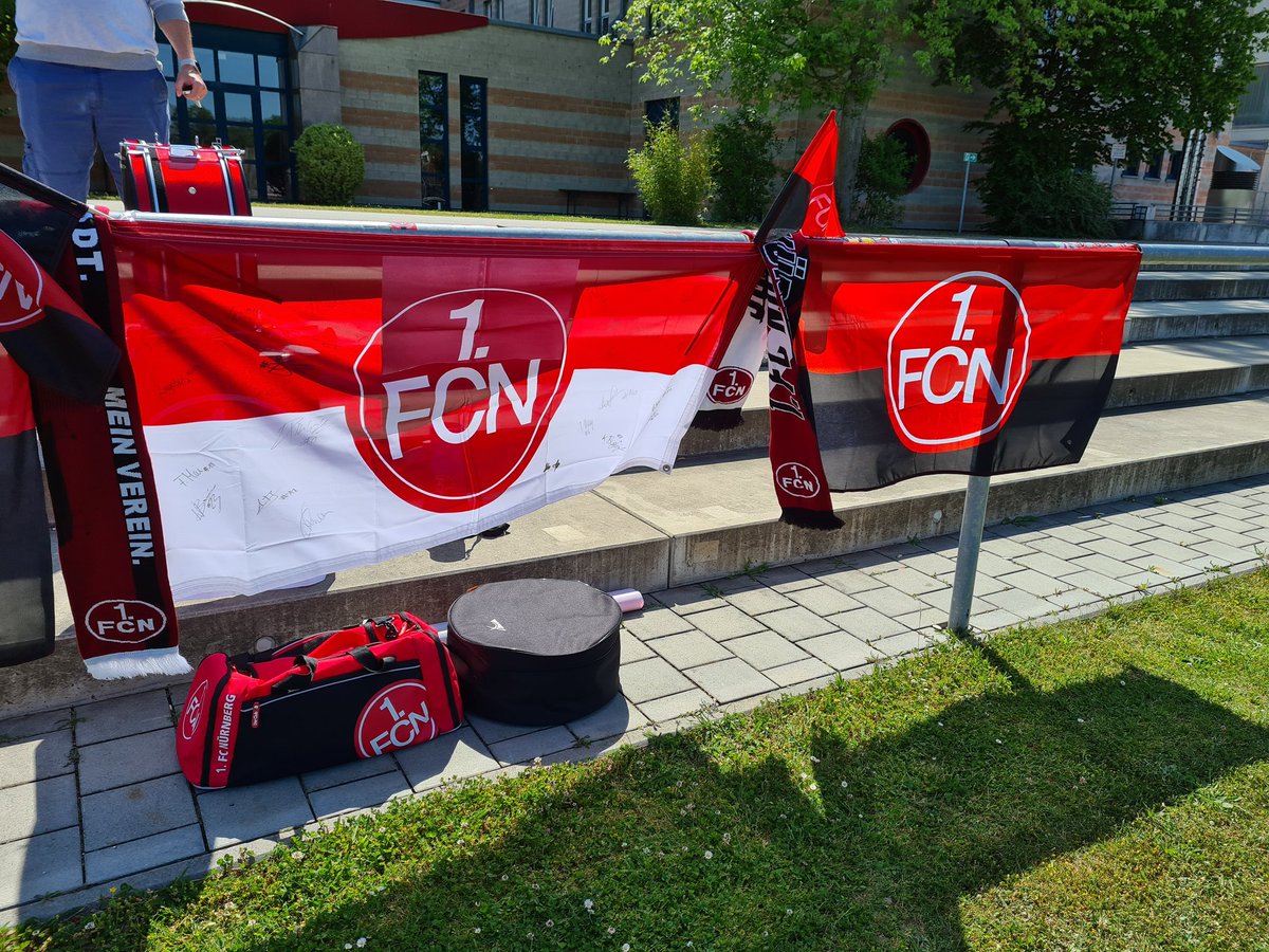 WildLive's tweet photo. @clubfrauen ...sehr ihr die Fahnen weh'n....❤️🖤🤩🥁📢 https://t.co/QdeSwp7zIU