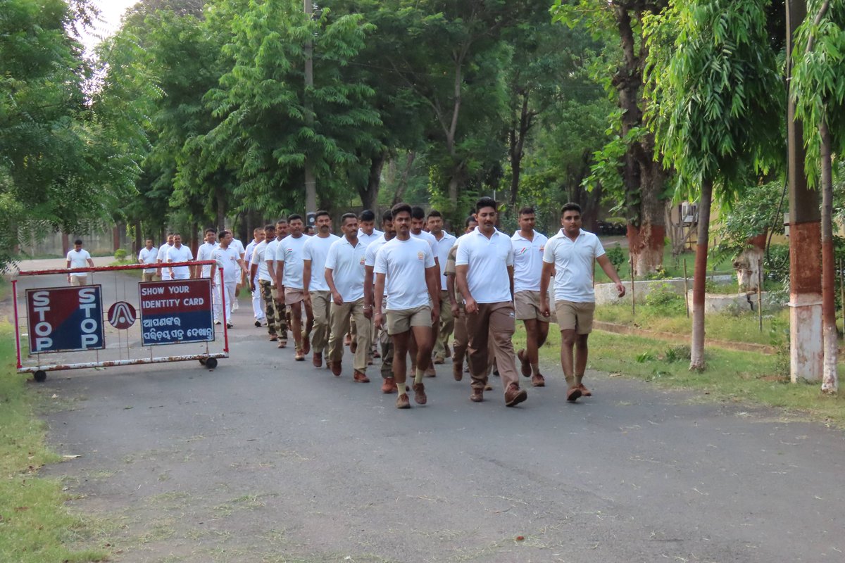 Cycle Rally, walkathon and awareness campaign to minimize pollution by switching off vehicle  engines when traffic light is red were organized @ CISF Unit Nalco Angul under the aegis of  #MissionLiFE 

#PROTECTIONandSECURITY #ChooseLiFE
@HMOIndia @moefcc