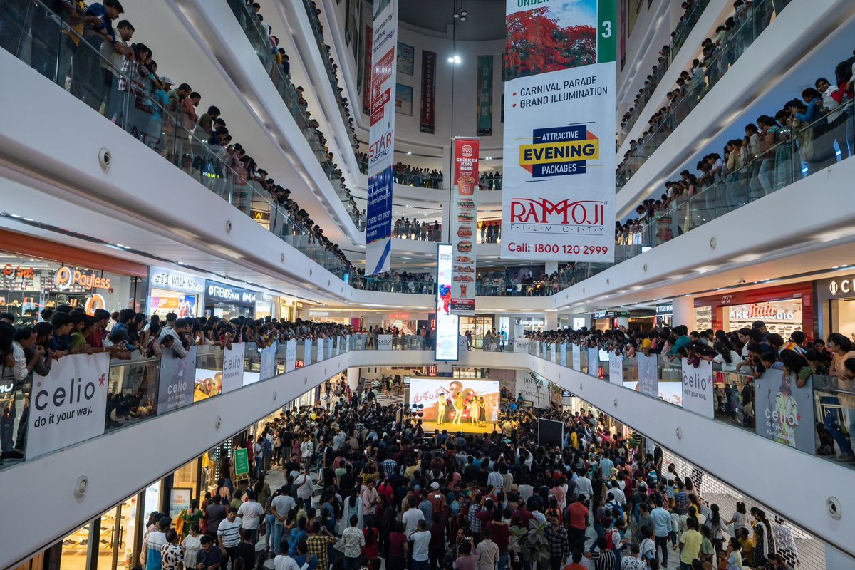 Ever charming hero #Siddharth and Team #Takkar mesmerised with your love and energy 😍📍Sarath City Capital Mall, HYD
#TakkarFromJune9
Directed by <a href="/Karthik_G_Krish/">KARTHIK G KRISH</a>
🌟#Siddharth 
#TakkarFromJun9
<a href="/PassionStudios_/">Passion Studios</a> <a href="/iYogiBabu/">Yogi Babu</a> <a href="/itsdivyanshak/">Divyansha Kaushik</a> @nivaskprasa <a href="/vijaytelevision/">Vijay Television</a> @Donechannel1