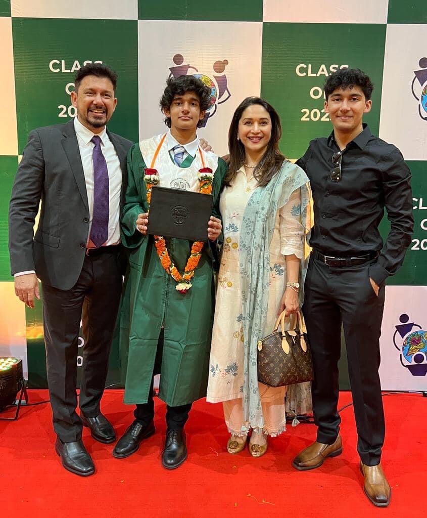 Congrats ryan 🎉🎉🎉🎉🎉
Keep smiling, best wishes for his higher studies 🙏
A hearty Congratulations to him from all @MadhuriDixit ji fans🙏
#MadhuriDixit #DrNene #Madhuri