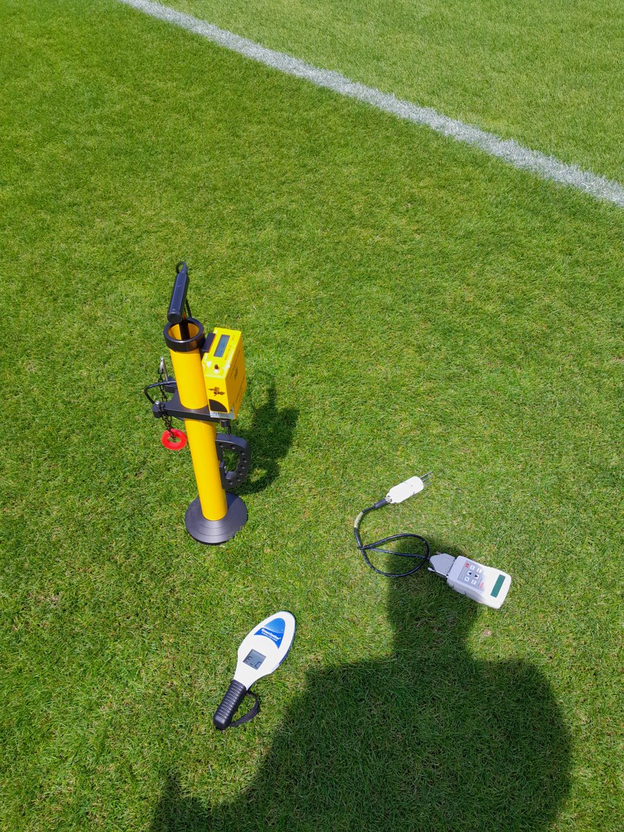 GreenWitch81's tweet photo. Busy weekend! Project Rugby from the @premrugby on the Saturday then a double header on the Sunday with @HarlequinsWomen and the Quins Amateurs. Monitoring the usage now at over 306 hours and collecting Data and  the pitch conditions pre game. 🏉🌱
#COYQ
@enterpriseplant https://t.co/bXszp29TCJ