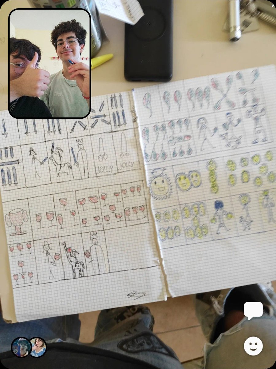 il prof ha sequestrato i telefoni a tutti senza un motivo allora io e mio fratello abbiamo disegnato a mano le carte naboletane