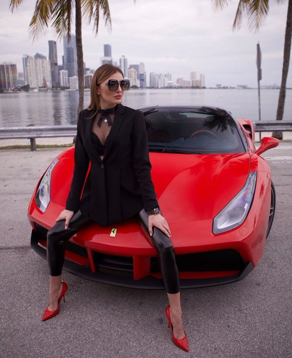 TapTap_Go's tweet image. Stand out from the crowd with #TapTapGo. Our luxurious digital business cards let your personality shine, ensuring you leave a lasting impression. Don't just network, make a statement. Embrace the future of networking today. 💼🌟📲

#StandOut #LuxuryNetworking #MakeAStatement