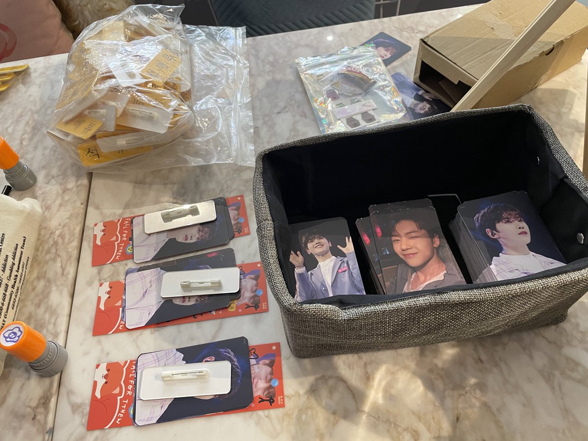 fallfortthew's tweet photo. we still have many of the free event gifts to claim!! queue is short now so do stop by before the event ends in a few hours 🧡 

#fallfortthewupdates https://t.co/IROCHRbuCR