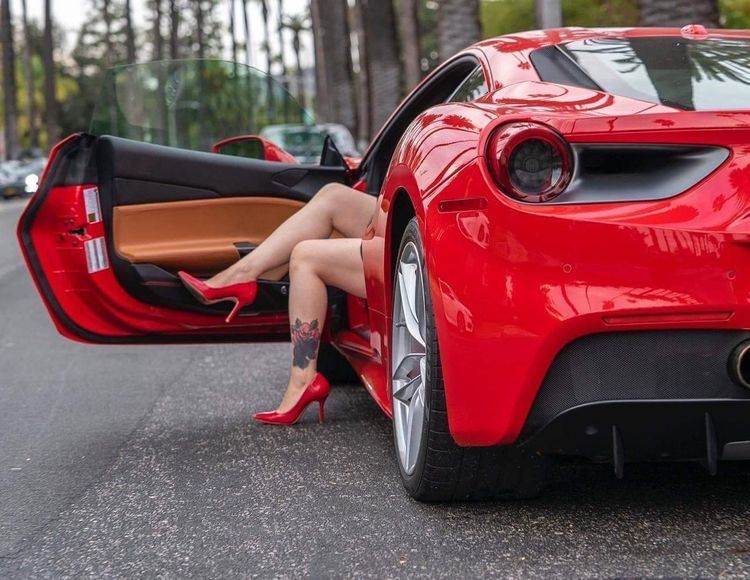 TapTap_Go's tweet image. Stand out from the crowd with #TapTapGo. Our luxurious digital business cards let your personality shine, ensuring you leave a lasting impression. Don't just network, make a statement. Embrace the future of networking today. 💼🌟📲

#StandOut #LuxuryNetworking #MakeAStatement