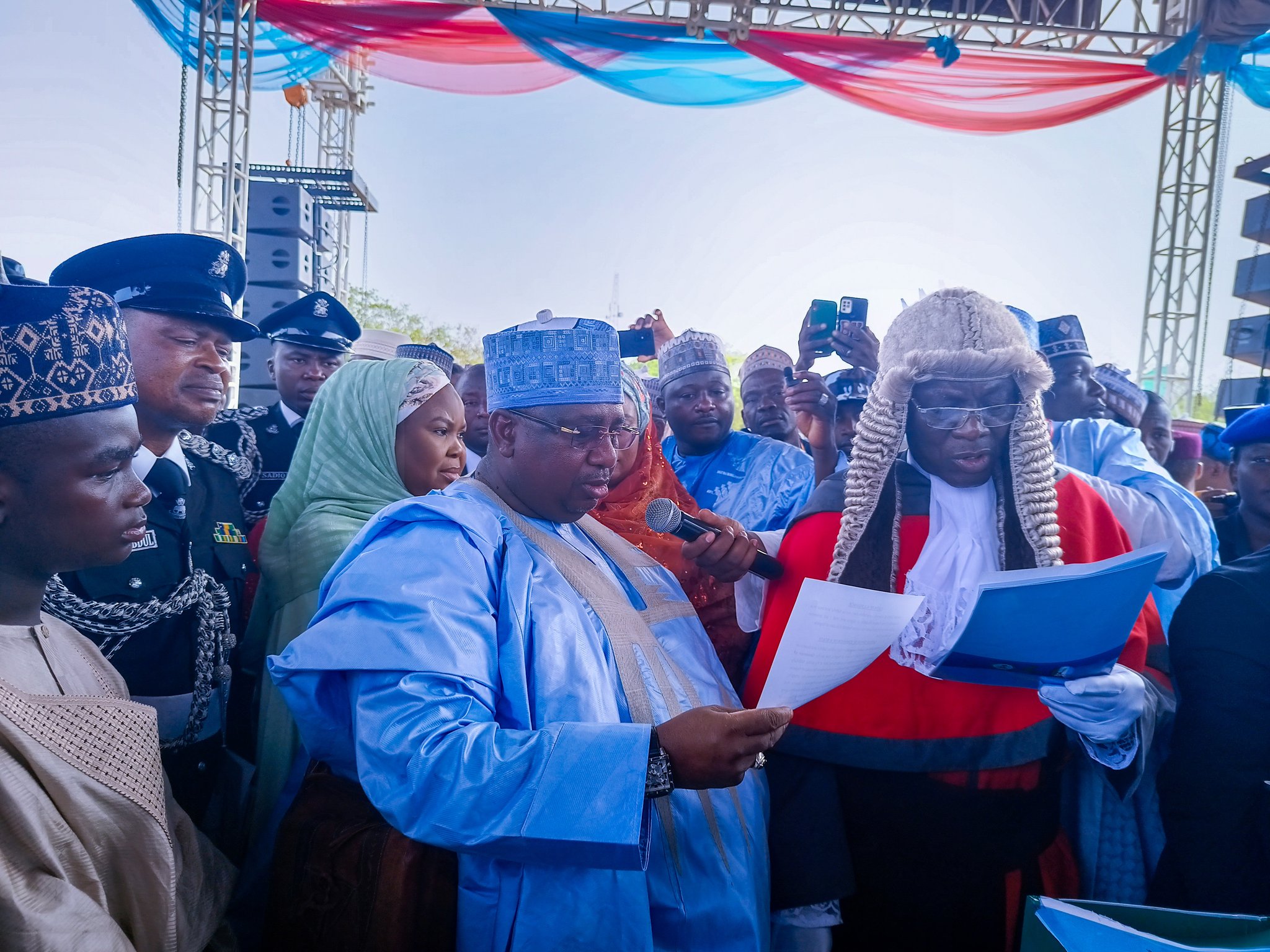 FxSRA6IXsAEz4p-?format=jpg&name=large May 29:  Tinubu and 28 Nigerian Governors sworn in offices (Photos)