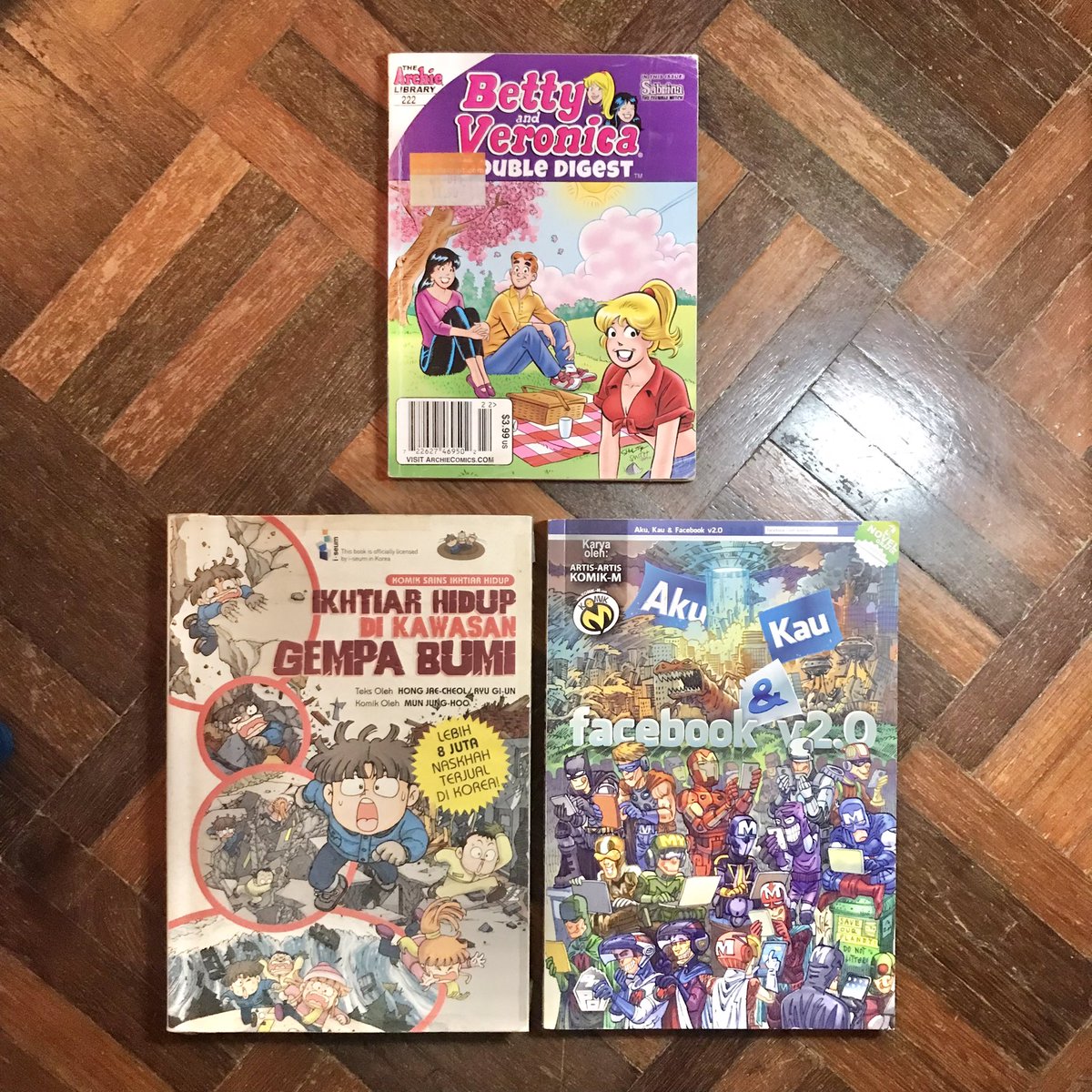 ZZIWOOSTORE's tweet photo. WTS 🇲🇾

The Archie Library 222 
Betty and Veronice Double Digest

RM5
^overall condition: 8/10. don’t look new.

📮 postage
RM8 WM (DHL/J&amp;T)
RM8 EM (Flexi)

💌 Send chat if want to check the condition. Upon request only.

🛍 Shopee : https://t.co/LJta6VIguV https://t.co/OD4ImnyIsS
