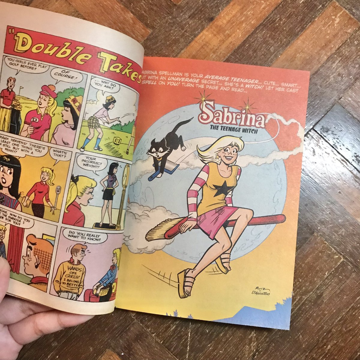 ZZIWOOSTORE's tweet photo. WTS 🇲🇾

The Archie Library 222 
Betty and Veronice Double Digest

RM5
^overall condition: 8/10. don’t look new.

📮 postage
RM8 WM (DHL/J&amp;T)
RM8 EM (Flexi)

💌 Send chat if want to check the condition. Upon request only.

🛍 Shopee : https://t.co/LJta6VIguV https://t.co/OD4ImnyIsS