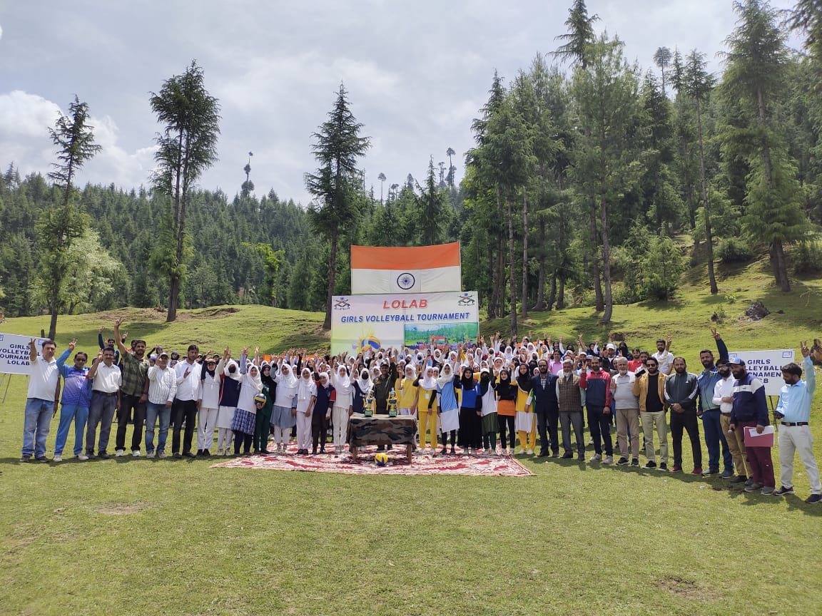 Raziya_Lolabi's tweet photo. INAUGURATION CEREMONY OF ‘GIRLS VOLLEYBALL TOURNAMENT LOLAB 2023
#HumSayaHaiHum
#JawanAurAwam
#ProsperousKashmir
#PatriotsOfKashmir
#RepublicansOfIndia
#IndianArmy https://t.co/SHWT8sM4y0