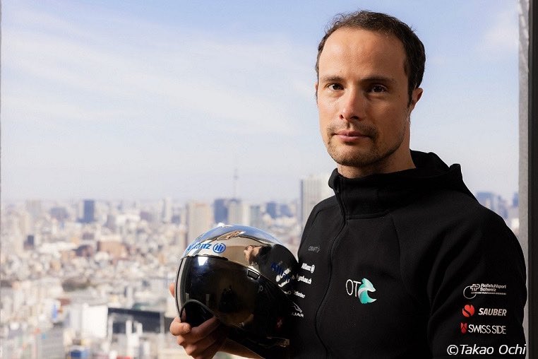sportraitweb's tweet photo. ＼単独インタビューが実現！！／
トレードマークのシルバーのヘルメットと圧倒的な実力で「銀色の弾丸」と呼ばれる #車いすレ���ス #マルセル・フグ 選手🇨🇭 #東京2020大会 では4種目すべてで金メダル獲得🔥彼の異次元の強さに迫りました👀✔️

https://t.co/AyjCletZhJ

#paris2024 https://t.co/mTEax1XetD
