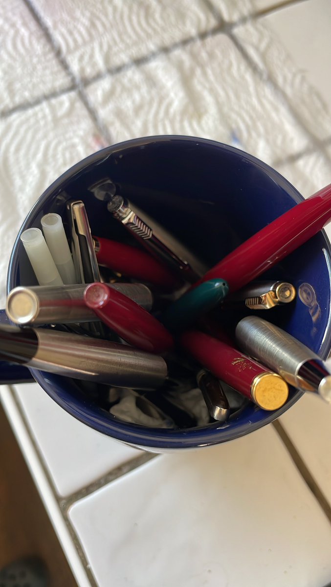 A whole load of cheap (and filthy!) vintage Parker fountain pens cleaned - very satisfying and I could get quite into these bargain pens.

#fountainpens
#fountainpen
#fountainpengeeks
#fpgeeks
#fountainpenoftheday
#fountainpennetwork
#fpnetwork
#fpgeeks