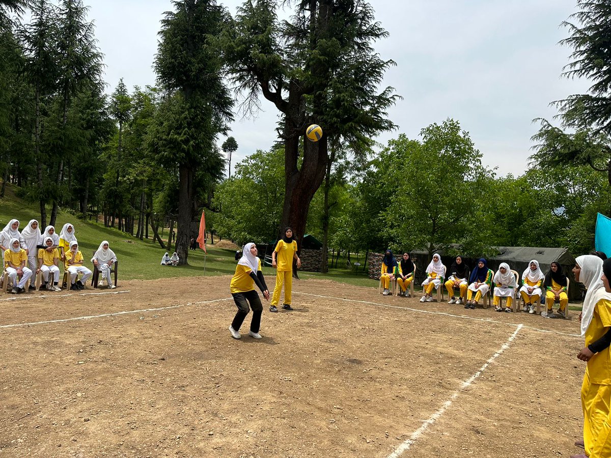 Nusaratkhan11's tweet photo. INAUGURATION CEREMONY OF ‘GIRLS VOLLEYBALL TOURNAMENT LOLAB 2023
#HumSayaHaiHum
#JawanAurAwam
#ProsperousKashmir
#PatriotsOfKashmir
#RepublicansOfIndia
#IndianArmy https://t.co/670ZwqtuFb