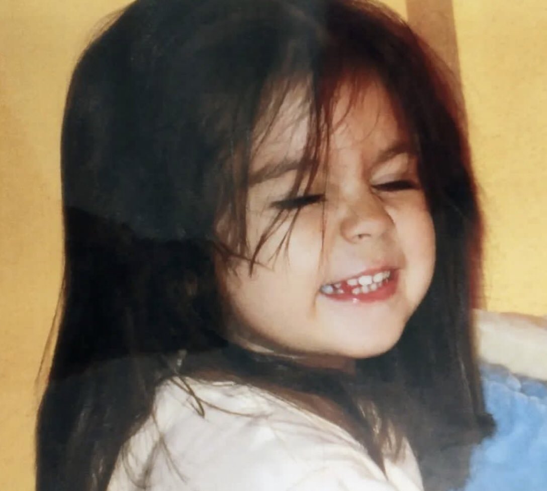 hoy es el pumple de mi bestie la cantante <a href="/music_morgana/">morgana</a> 
felices 18 reinona !! 💕💕💕