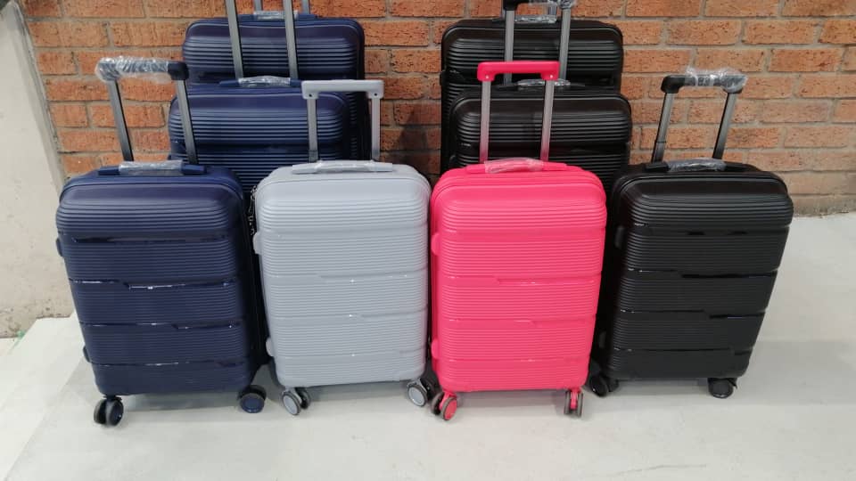 Avonplugnikkie's tweet photo. @RealTalkFadzie For all your travell bags visit table A23 Eastgate Market Harare. Or contact +263 77 823 1998 https://t.co/O6Q76ZswVC
