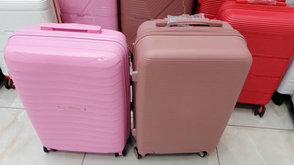 Avonplugnikkie's tweet photo. @RealTalkFadzie For all your travell bags visit table A23 Eastgate Market Harare. Or contact +263 77 823 1998 https://t.co/O6Q76ZswVC