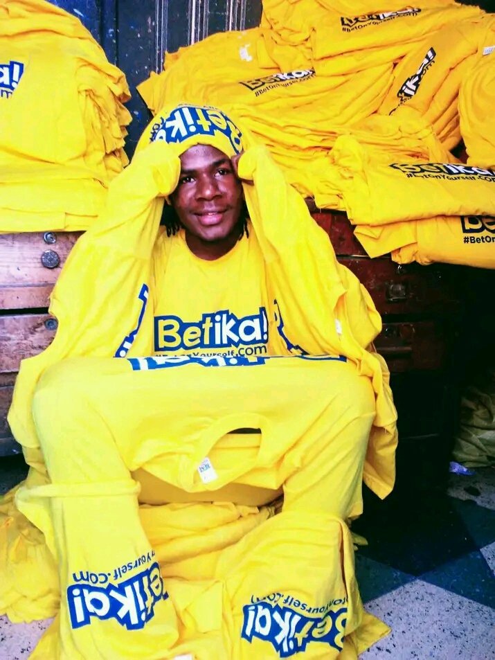 WerimoBoss's tweet photo. #IfikieBetika @betikaKe @omwambaKE @fred_arocho @carol
Cheza na #tag  
Kijana ametambua Betika bado Betika kumtambua https://t.co/Kx8yTOiSM9