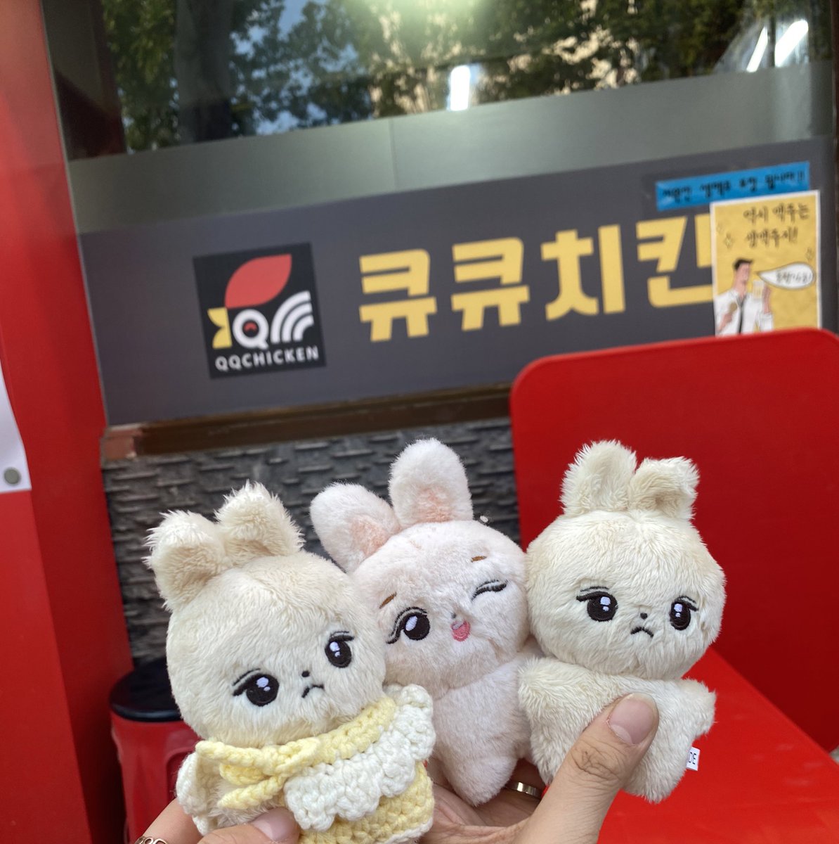 therefore_0529's tweet photo. 큐큐치킨 대기중🥲 https://t.co/uUixYO6Dxl