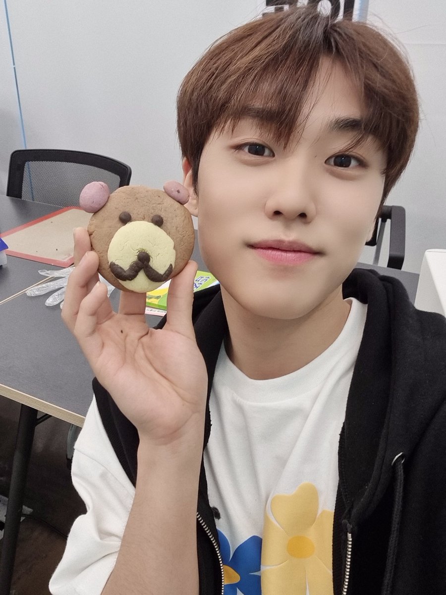 THE BOYZ (더보이즈) tweet media
