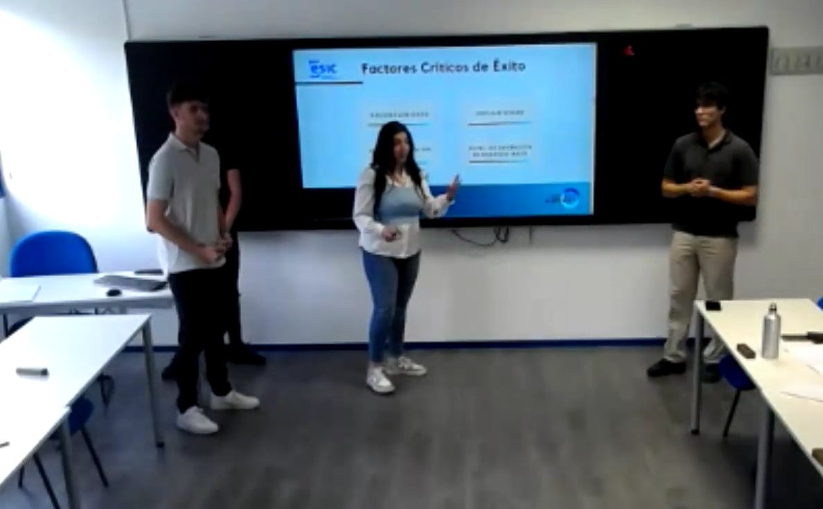 ESICMalaga's tweet image. Nuestros #alumnos de 2º de #TSDB han realizado una magníficas presentaciones de #CasosProfesionales 👏

¡Queremos darles la enhorabuena por tan buen trabajo!🔝🙌