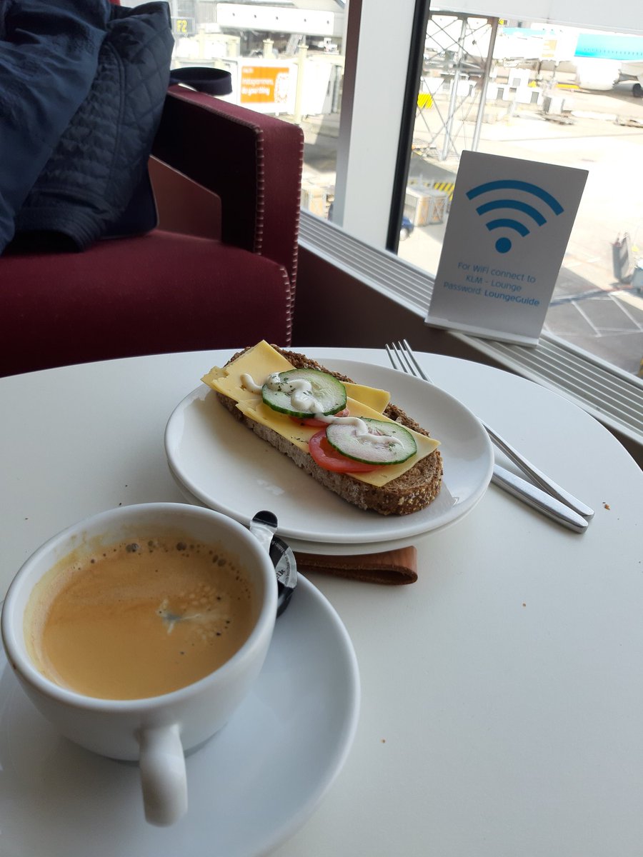 TekstPast's tweet photo. Nog even #boterham met #kaas voordat we naar 🇺🇸 vliegen 😉 @KLM @Schiphol https://t.co/lVXuvowMhp