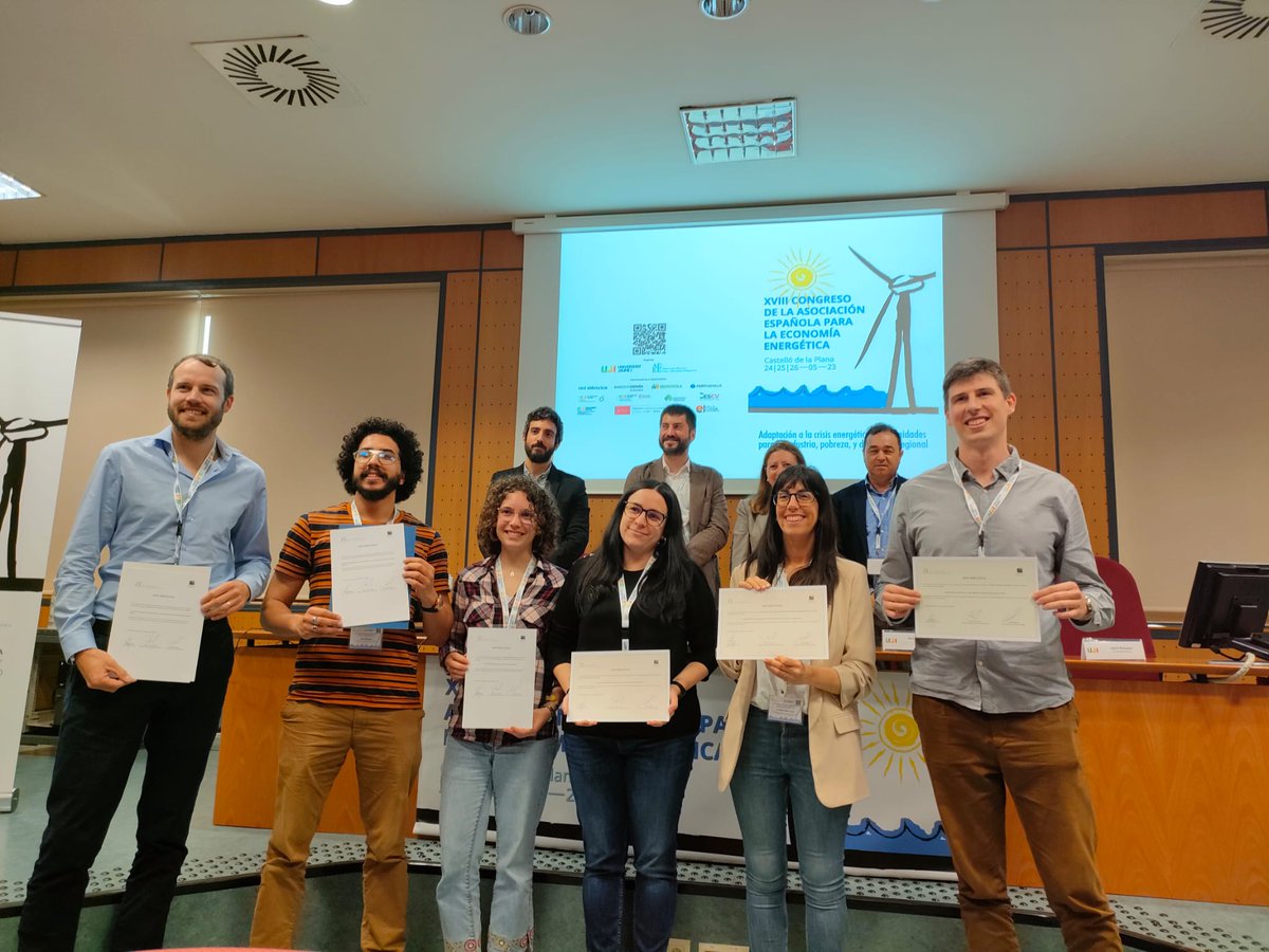 observatoriOTEA's tweet photo. Felicidades a @klau506 (investigadora de @BC3Research y OTEA) por recibir uno de los premios de @RedElectricaREE a los mejores trabajos presentados en el Congreso Anual de la #AEEE que tuvo lugar la semana pasada en Castellón 🥳 https://t.co/3043H65wDu