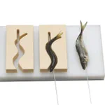 ニッチな需要にこたえるアイテムを発見! 魚に串を打つため専用の道具